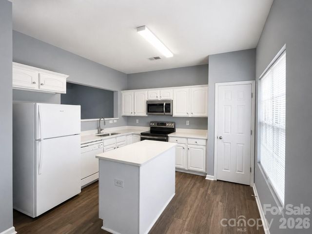 9815 Treeside Lane, Matthews, NC 28105