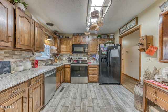 1014 Cedar Hills Drive, Church Hill, TN 37642