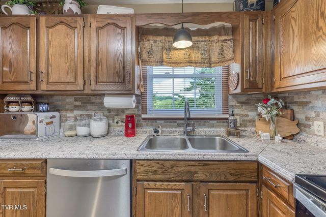 1014 Cedar Hills Drive, Church Hill, TN 37642