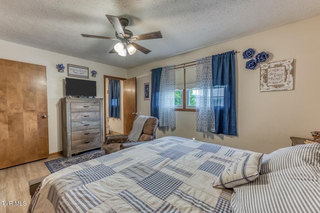 1014 Cedar Hills Drive, Church Hill, TN 37642