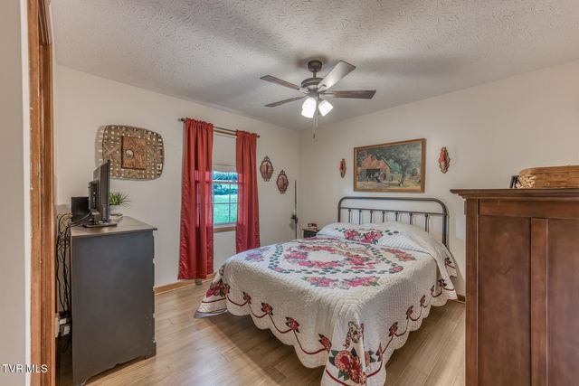 1014 Cedar Hills Drive, Church Hill, TN 37642