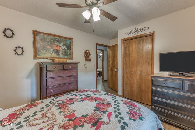 1014 Cedar Hills Drive, Church Hill, TN 37642