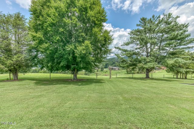 1014 Cedar Hills Drive, Church Hill, TN 37642