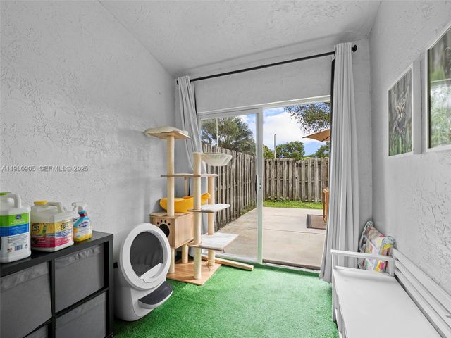 11065 NW 38th Pl, Sunrise, FL 33351