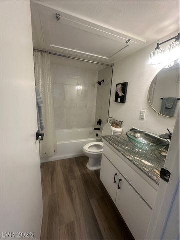 575 South Royal Crest Circle 5, Las Vegas, NV 89169