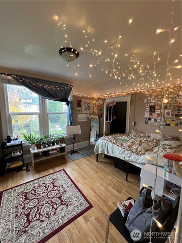 5031 12th Avenue NE, Seattle, WA 98105