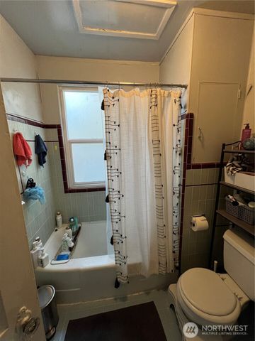 5031 12th Avenue NE, Seattle, WA 98105