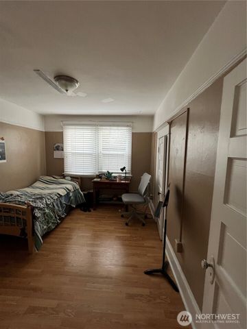 5031 12th Avenue NE, Seattle, WA 98105