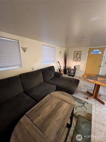 5031 12th Avenue NE, Seattle, WA 98105