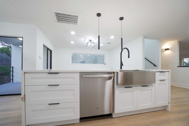 3510 Bellaire Boulevard, Houston, TX 77025