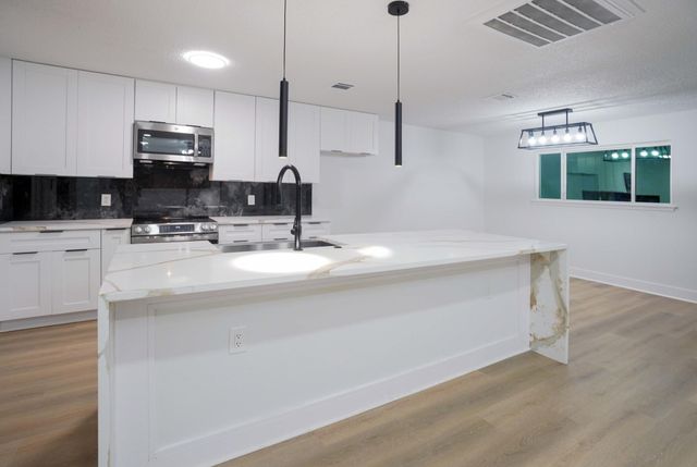 3510 Bellaire Boulevard, Houston, TX 77025