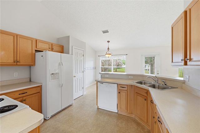 425 Oak Street, Sebastian, FL 32958