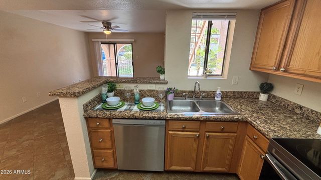 5757 W EUGIE Avenue 1077, Glendale, AZ 85304