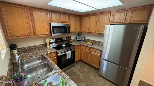 5757 W EUGIE Avenue 1077, Glendale, AZ 85304
