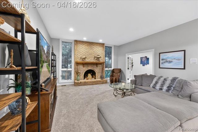 8657 Marquette Drive, Grosse Ile, MI 48138