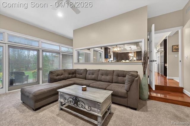 8657 Marquette Drive, Grosse Ile, MI 48138