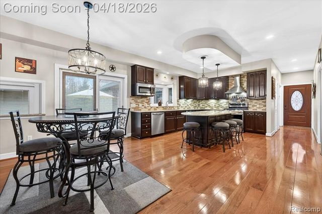 8657 Marquette Drive, Grosse Ile, MI 48138