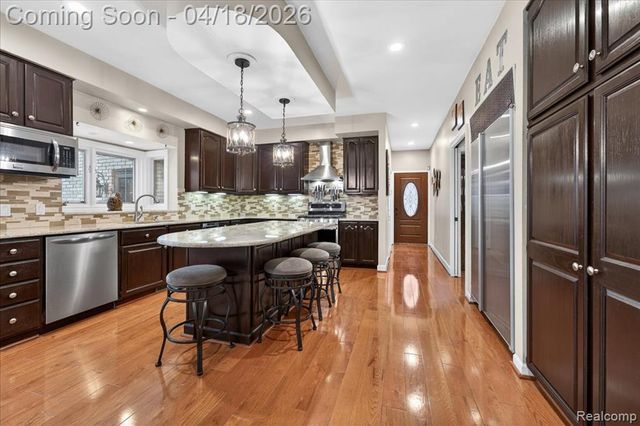 8657 Marquette Drive, Grosse Ile, MI 48138