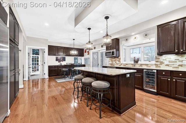 8657 Marquette Drive, Grosse Ile, MI 48138