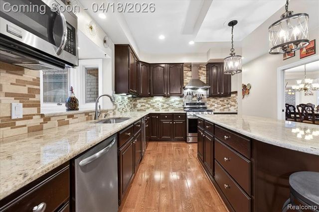 8657 Marquette Drive, Grosse Ile, MI 48138