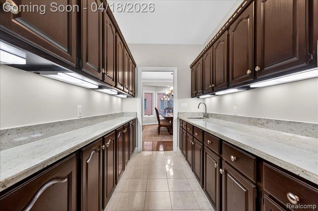 8657 Marquette Drive, Grosse Ile, MI 48138