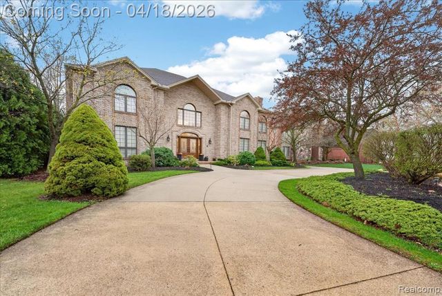 8657 Marquette Drive, Grosse Ile, MI 48138