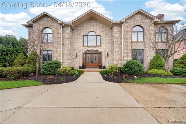8657 Marquette Drive, Grosse Ile, MI 48138