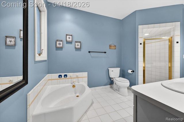 8657 Marquette Drive, Grosse Ile, MI 48138