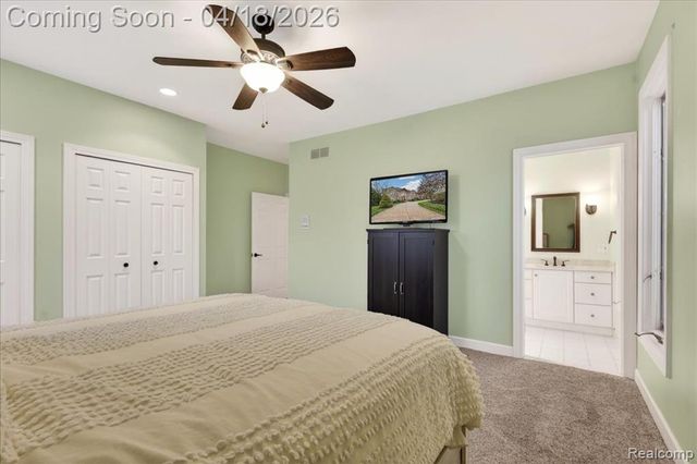 8657 Marquette Drive, Grosse Ile, MI 48138