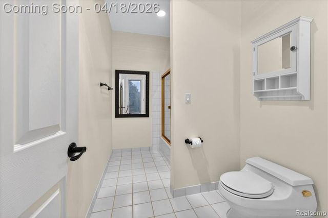 8657 Marquette Drive, Grosse Ile, MI 48138