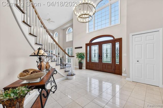 8657 Marquette Drive, Grosse Ile, MI 48138