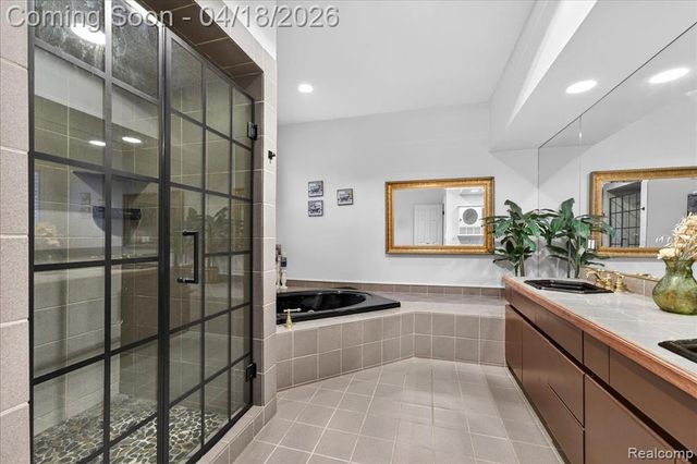 8657 Marquette Drive, Grosse Ile, MI 48138
