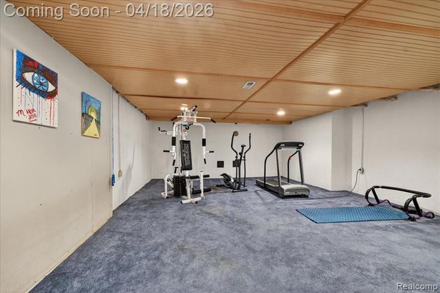 8657 Marquette Drive, Grosse Ile, MI 48138