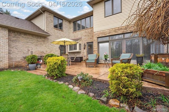 8657 Marquette Drive, Grosse Ile, MI 48138