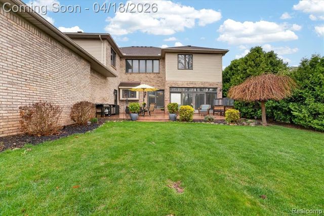 8657 Marquette Drive, Grosse Ile, MI 48138