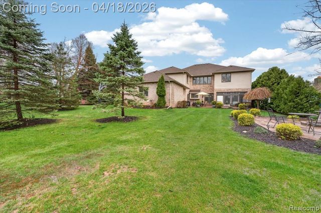 8657 Marquette Drive, Grosse Ile, MI 48138