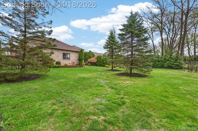 8657 Marquette Drive, Grosse Ile, MI 48138