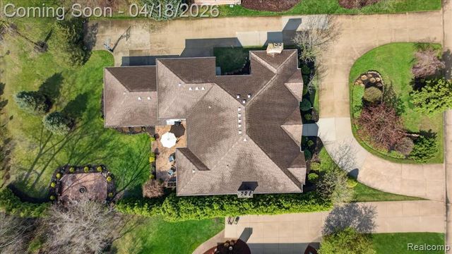 8657 Marquette Drive, Grosse Ile, MI 48138