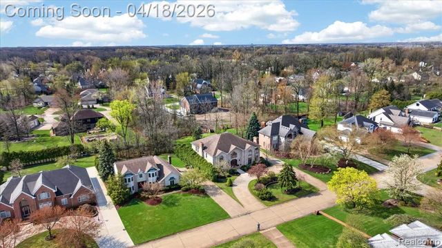 8657 Marquette Drive, Grosse Ile, MI 48138