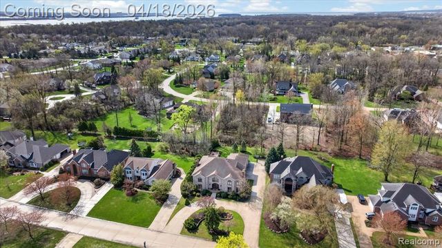8657 Marquette Drive, Grosse Ile, MI 48138