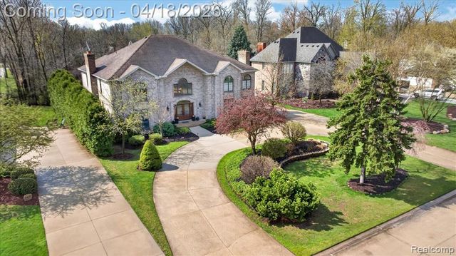8657 Marquette Drive, Grosse Ile, MI 48138