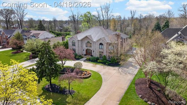 8657 Marquette Drive, Grosse Ile, MI 48138