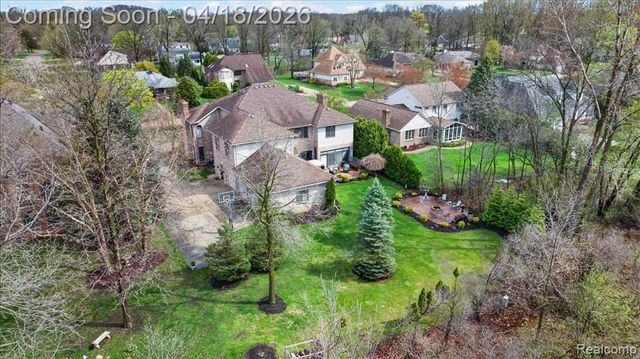 8657 Marquette Drive, Grosse Ile, MI 48138