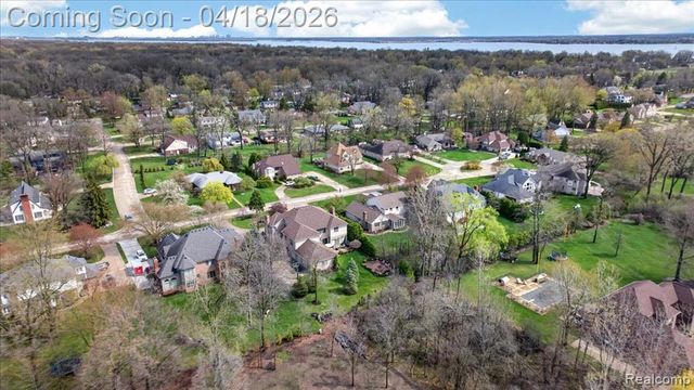 8657 Marquette Drive, Grosse Ile, MI 48138
