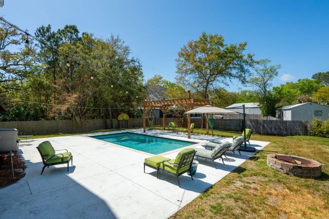 1541 Periwinkle Drive, Mount Pleasant, SC 29466