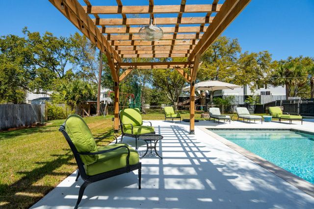 1541 Periwinkle Drive, Mount Pleasant, SC 29466