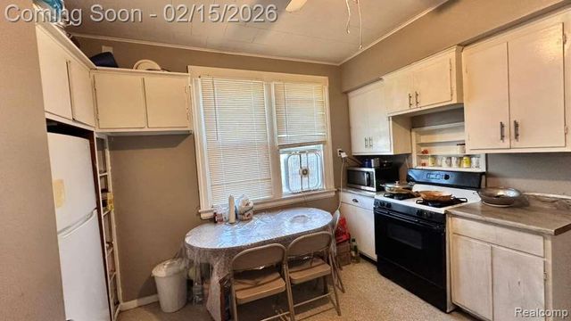 2393 Botsford Street, Hamtramck, MI 48212