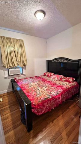 2393 Botsford Street, Hamtramck, MI 48212