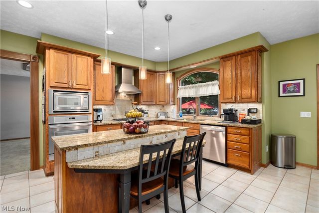 224 Sleepy Hollow Drive, Amherst, OH 44001