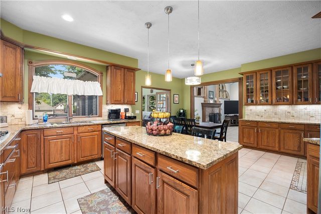 224 Sleepy Hollow Drive, Amherst, OH 44001
